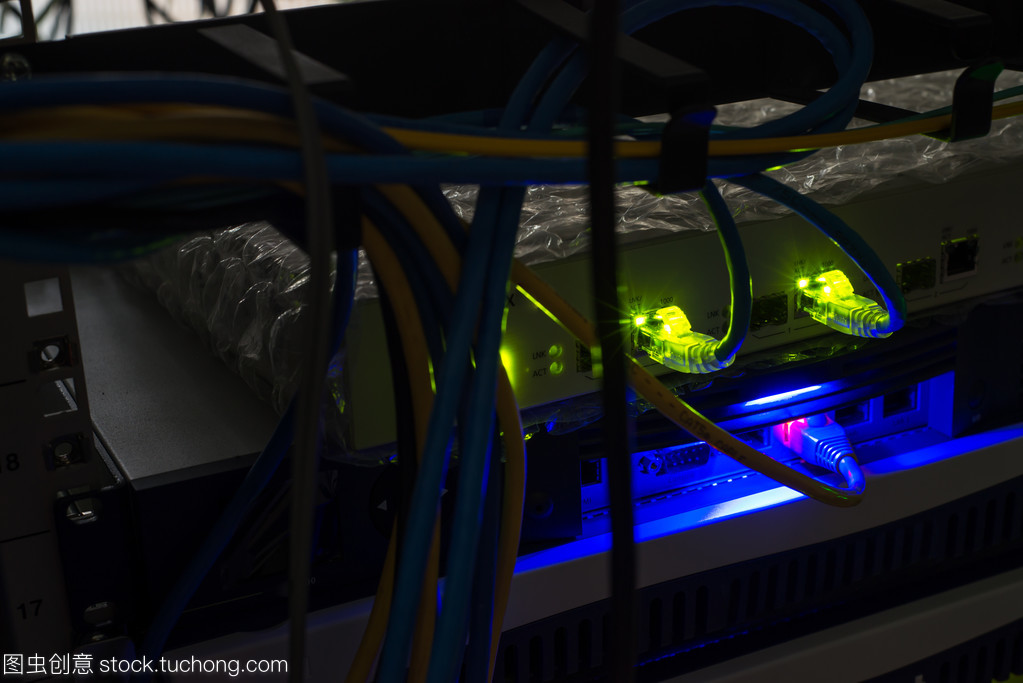 核心交換機(jī) 網(wǎng)絡(luò)空間的樞紐與守護(hù)者